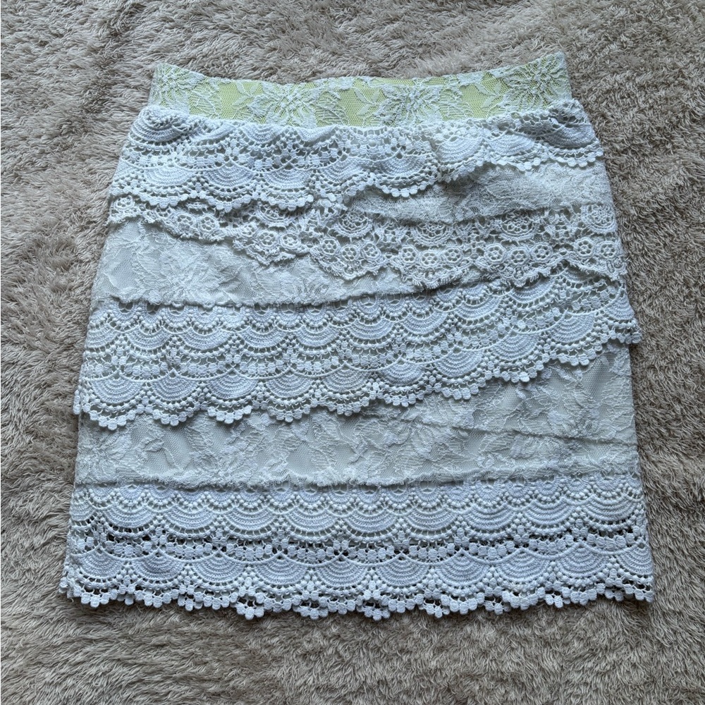 Miss Me White And Green Tiered Lace Mini Skirt size Medium